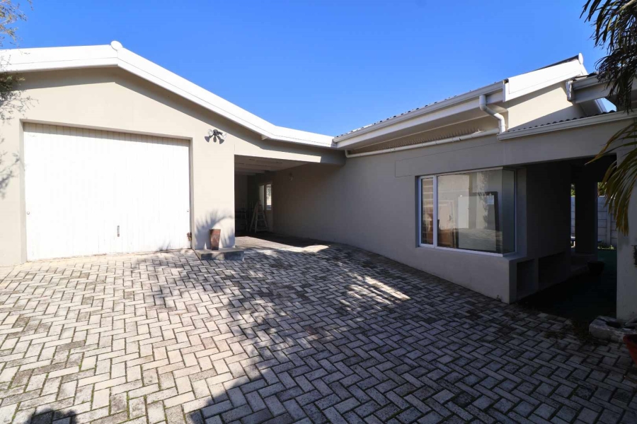 3 Bedroom Property for Sale in Sandbaai Western Cape